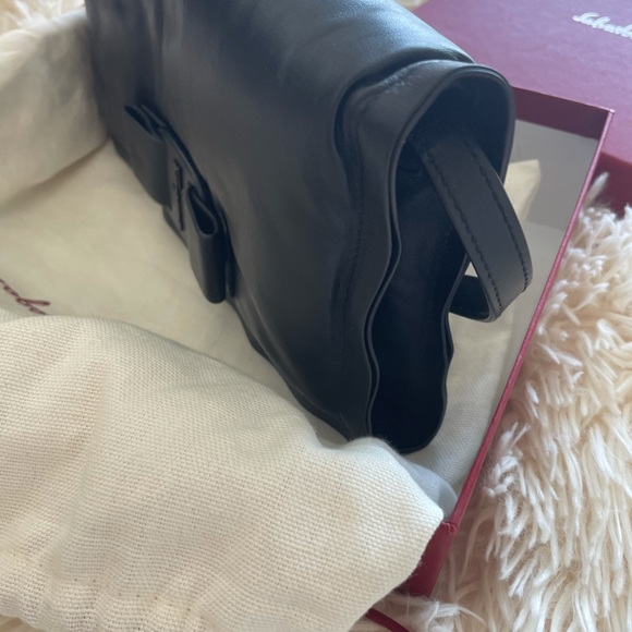 Ferragamo Viva Bow padded shoulder bag - Picture 4 of 9